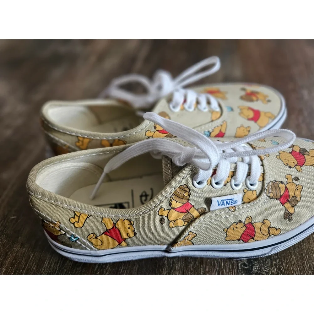 NWT! Vans Kids Authentic Winnie the Pooh Cartoon Canvas Sneakers Youth Size 1.5 - Picture 2 of 5